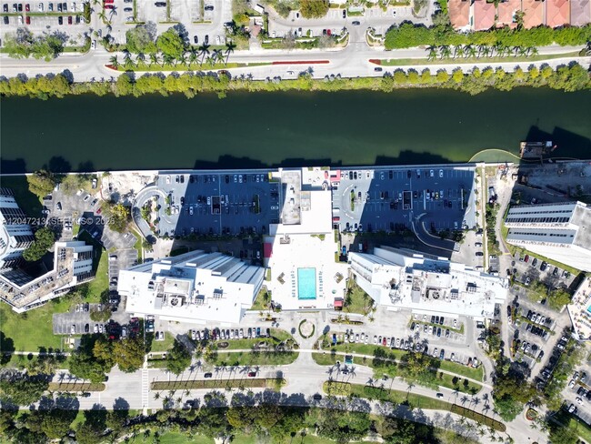 Building Photo - 3625 N Country Club Dr