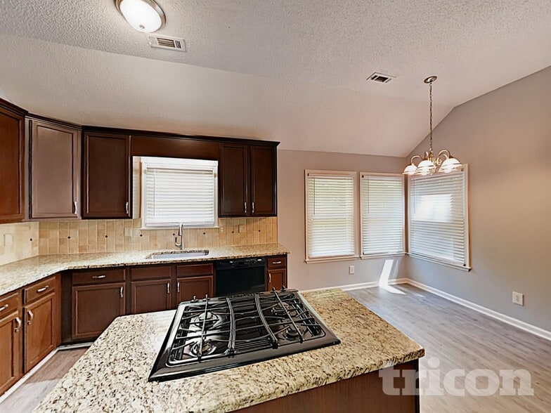 Building Photo - 105 Peach Pointe Dr