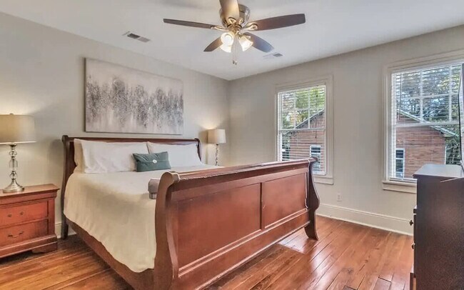 Building Photo - 515 E Huntingdon St