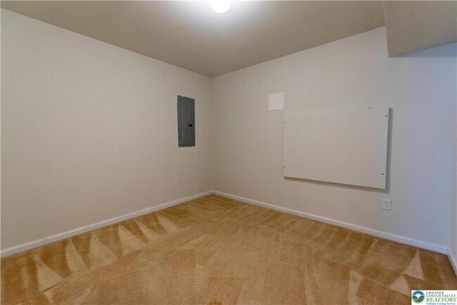 Building Photo - 955 King Way