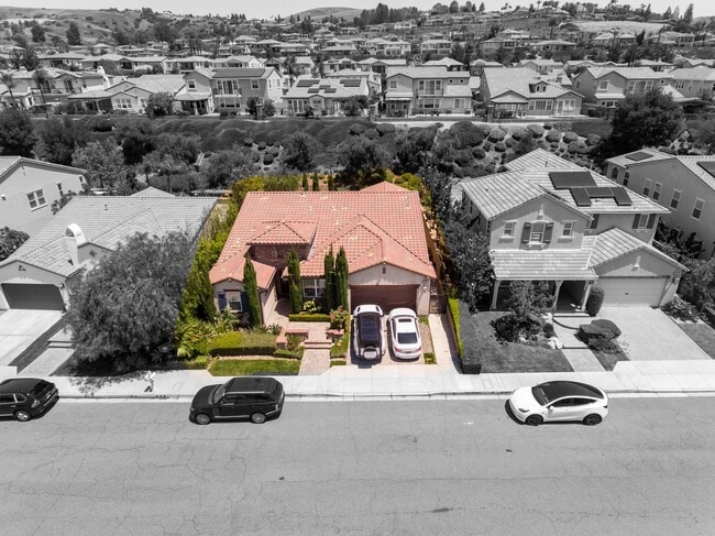 Building Photo - Showing Times: to schedule a viewing, please call & contact us