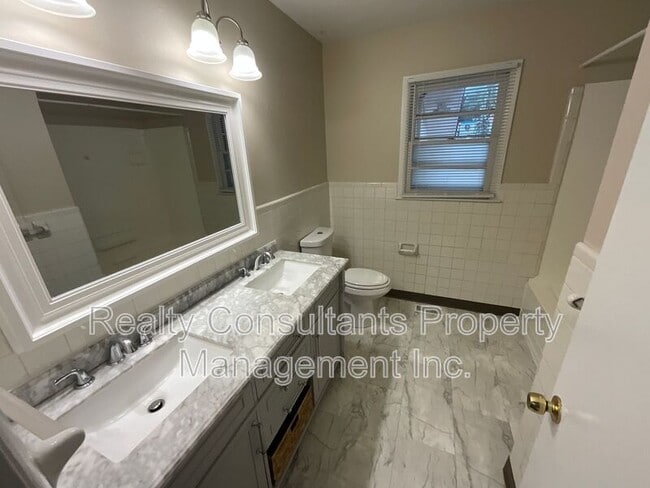 Building Photo - 2706 Wynnewood Dr