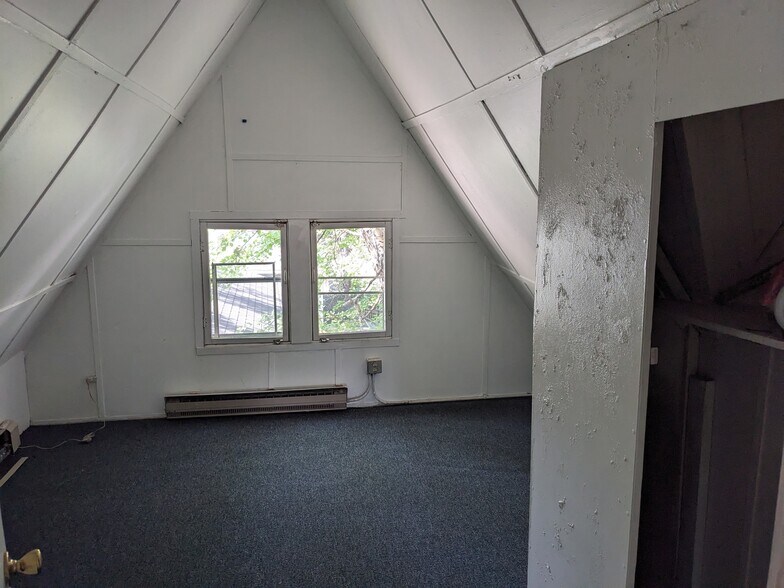 Building Photo - 2317 Harriet Avenue