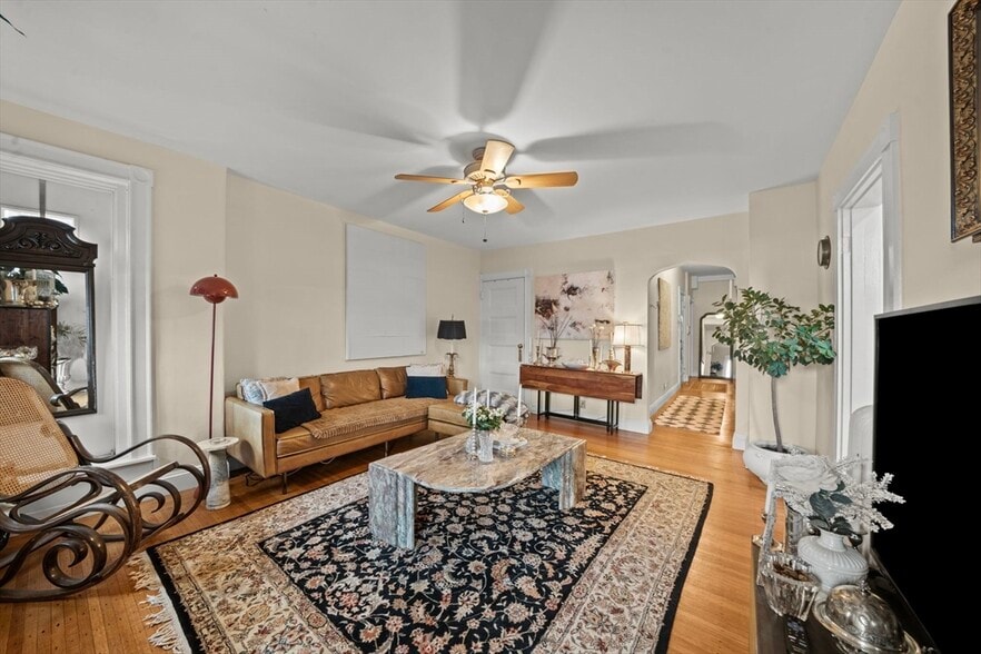 Building Photo - 21 Regent Cir