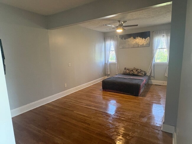 Building Photo - 5BR/2.5 Bath in Prime 12 South | Park-Facing | Two Sunrooms | Walkable Luxury Living