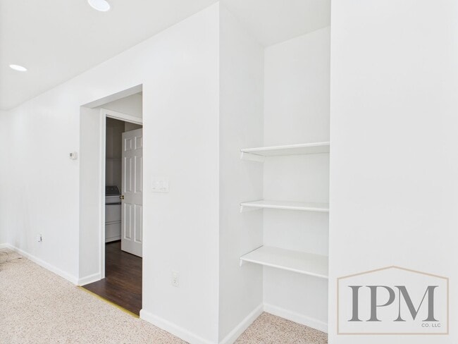 Building Photo - Available Now - 3 Bedroom Home in Dallasto...