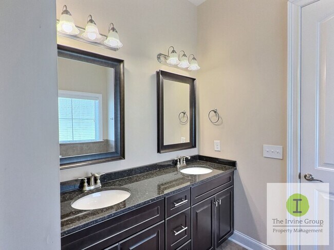 Building Photo - 6 bed, 3.5 bath in Prattville!