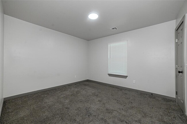 Building Photo - 1717 Breckenridge Dr