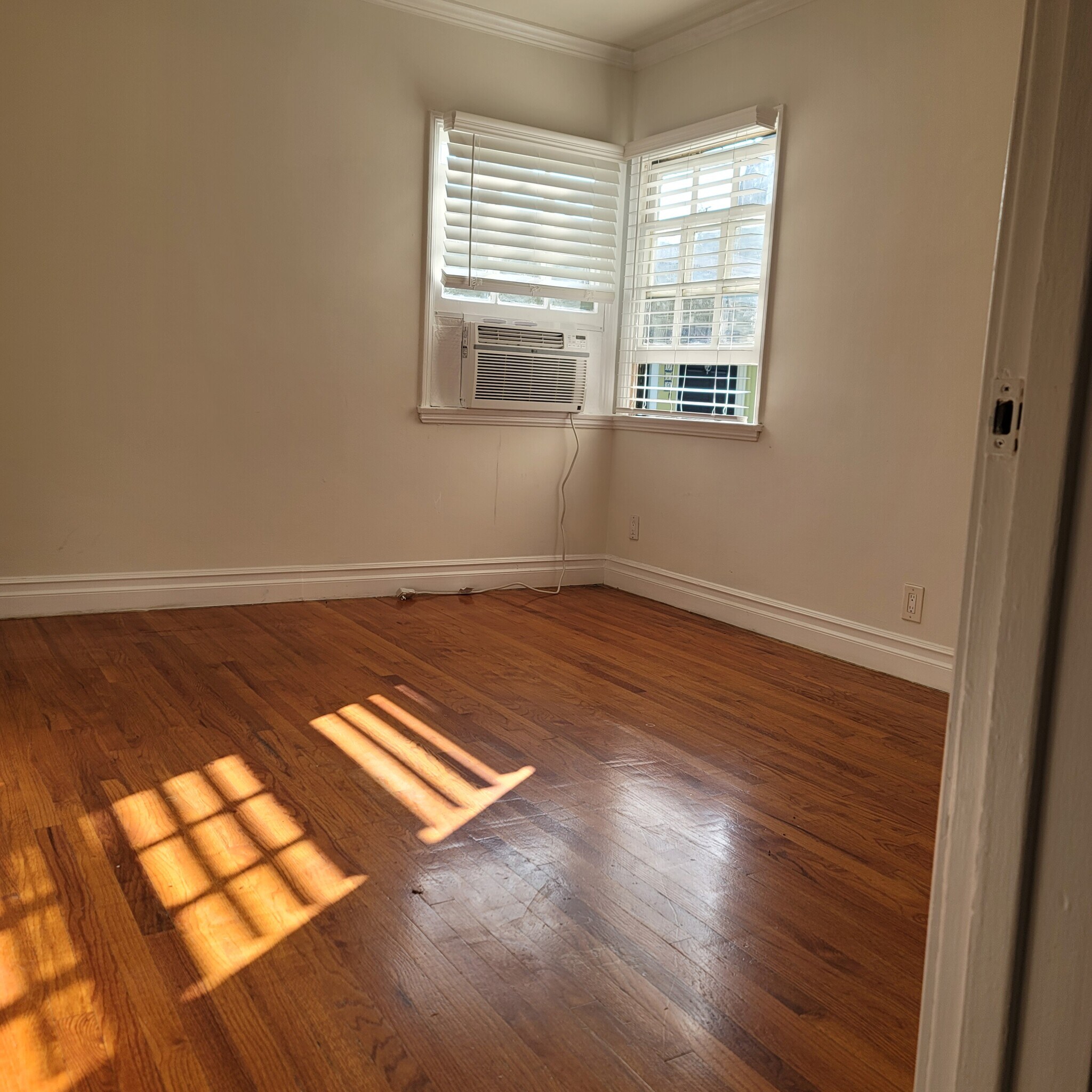 Building Photo - 5025 Cahuenga Blvd