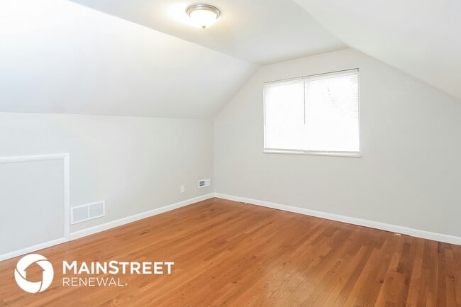 Building Photo - 1710 Galion Ave