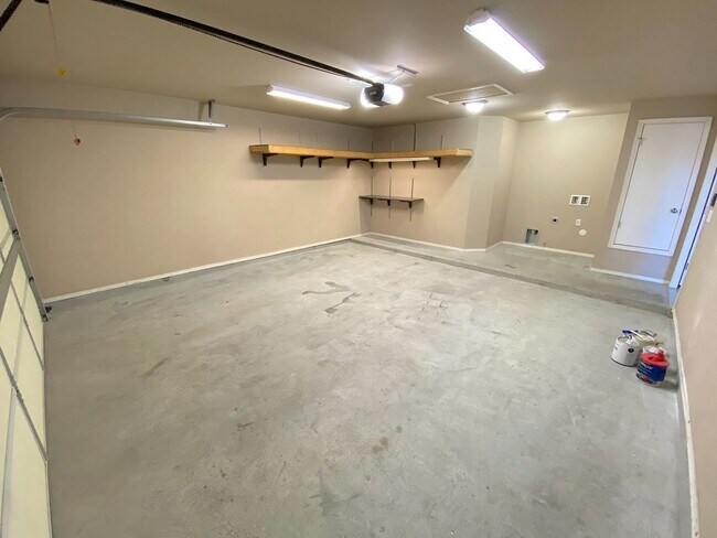 Building Photo - Northeast El Paso 3 Bed Refrig A/C