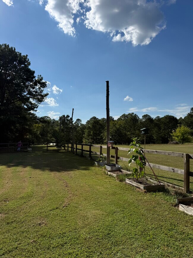 Building Photo - 75b Cedar Run