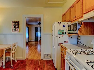 Building Photo - 810 W Lewis St