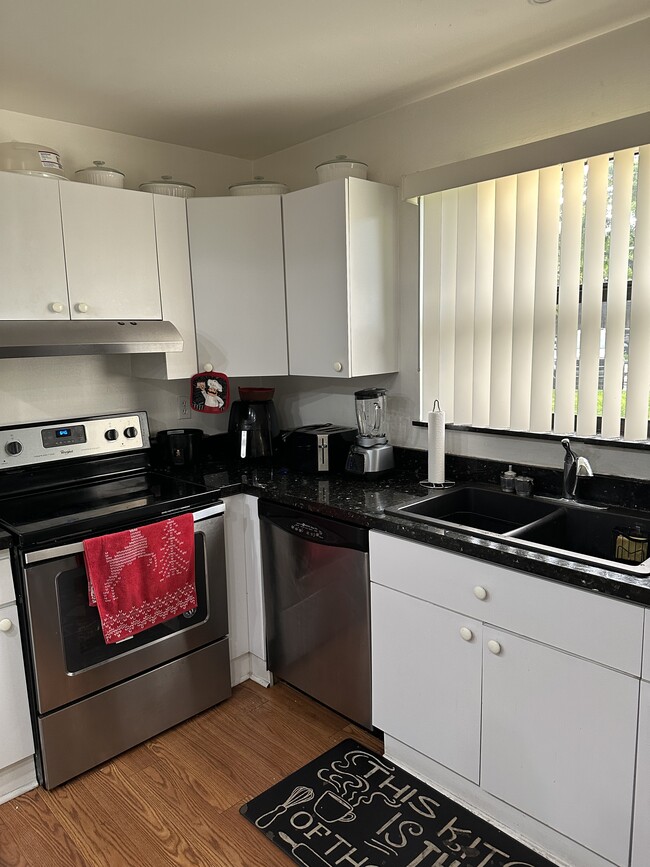 Building Photo - 13989 SW 94th Cir Ln