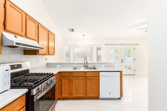 Building Photo - 1225 E Artesian Way