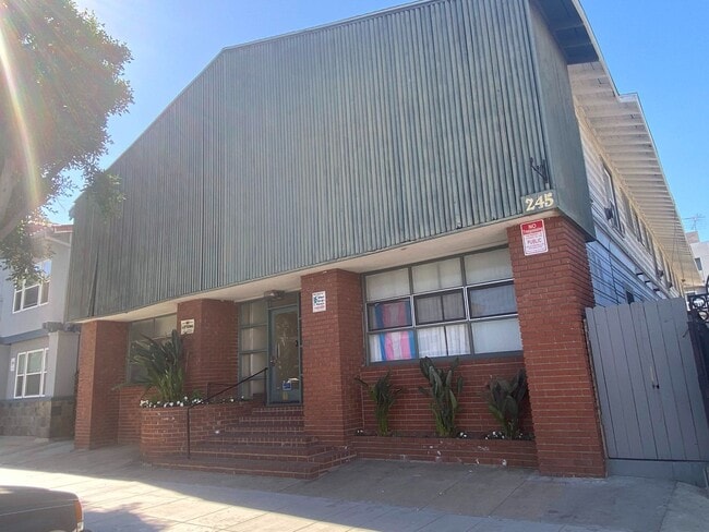 Building Photo - 245 Linden Ave