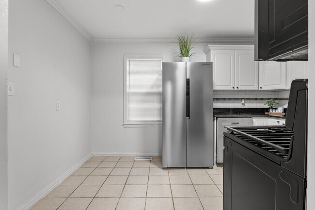 Building Photo - 3BR/1BA Home with W/D Hookups + Holiday Move-In Special $150 !!