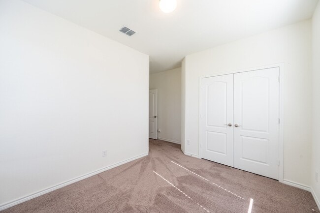 Building Photo - 2701 Webb Ave