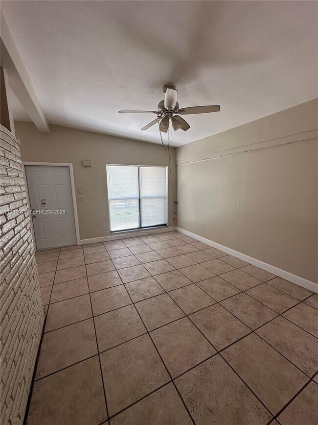 Building Photo - 320 NW 33rd Ave