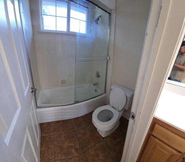 Building Photo - Super close to Poly- Approx. 1000 feet fro...