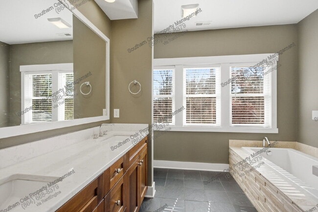 Building Photo - 401 Promontory Ridge