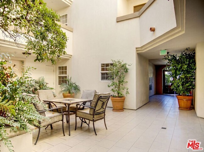 Building Photo - 4832 Whitsett Ave