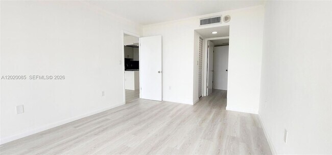 Building Photo - 1200 NE Miami Gardens Dr