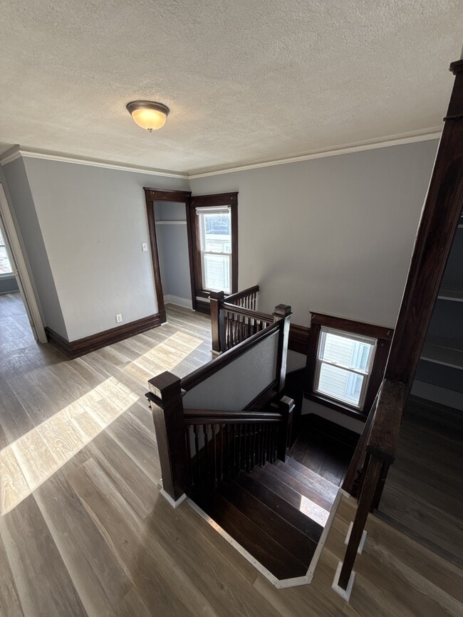 Building Photo - 913 10th St