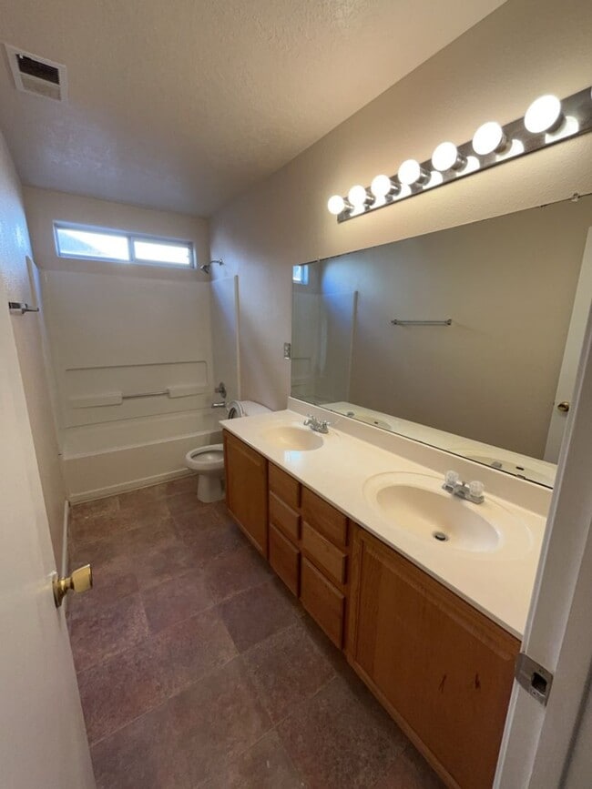 Building Photo - Three Bedroom, two Bath single-story home.