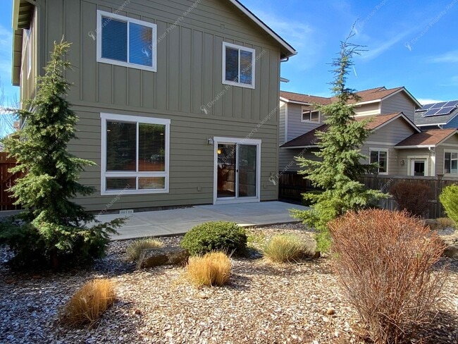 Building Photo - SW Bend Home Close to Old Mill & Deschutes River Trail