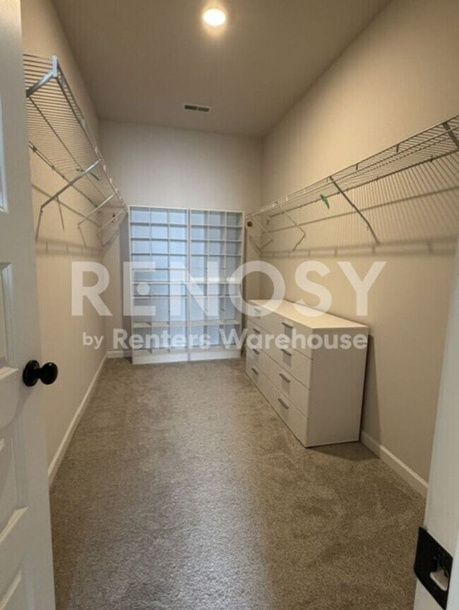 Building Photo - The fully furnished 3 Bedroom 3 bath home is just what you need!