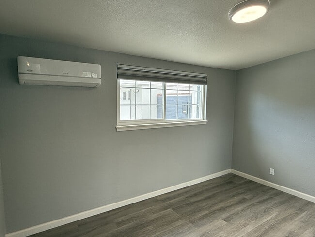 Building Photo - 4717 Beechwood Ave