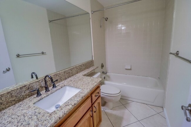 Building Photo - Amazing 2 Bedroom in Bankers Hill