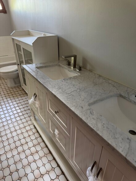 Building Photo - 17573 Pheasant Dr