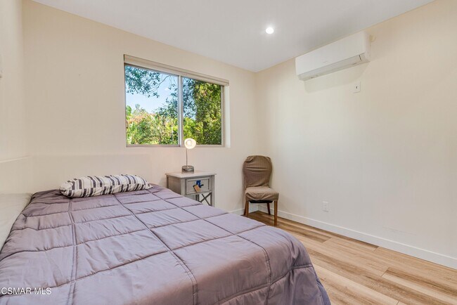 Building Photo - 116 S Glenroy Ave