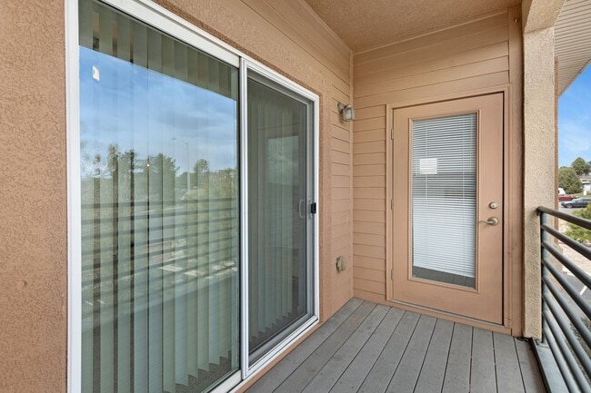 Building Photo - NEWLY REMODELED 2 BEDROOM 2 BATH CONDO