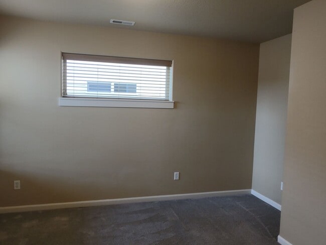 Building Photo - Freshly updated 4 bedroom 2.5 bath, two st...
