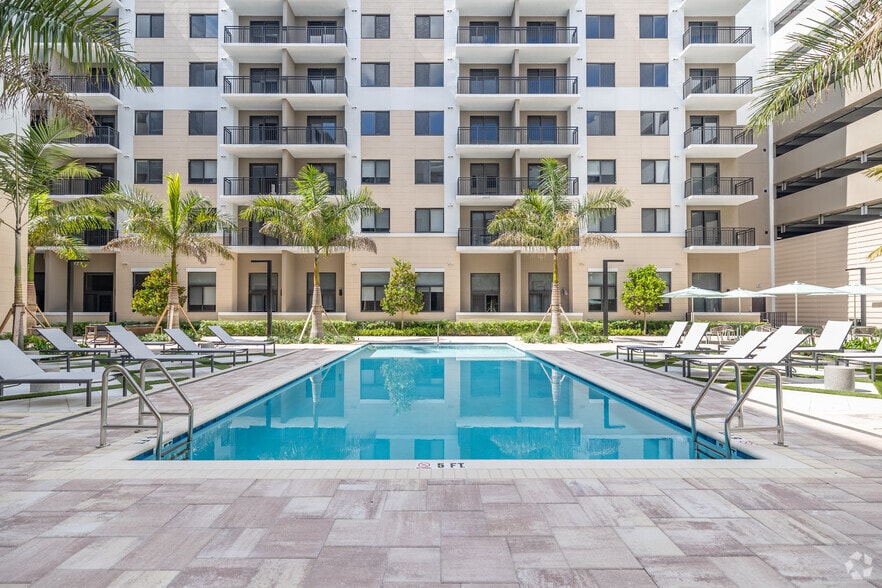 Primary Photo - Bay Pointe Apartments