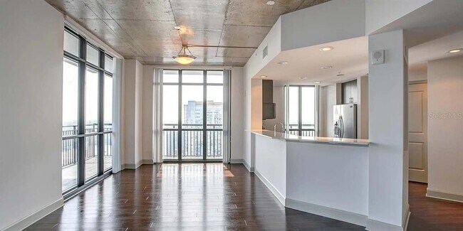 Building Photo - 55 W Church St