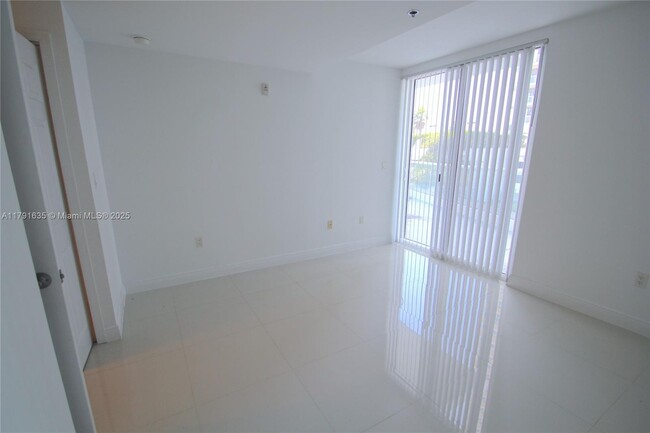 Building Photo - 6362 Collins Ave