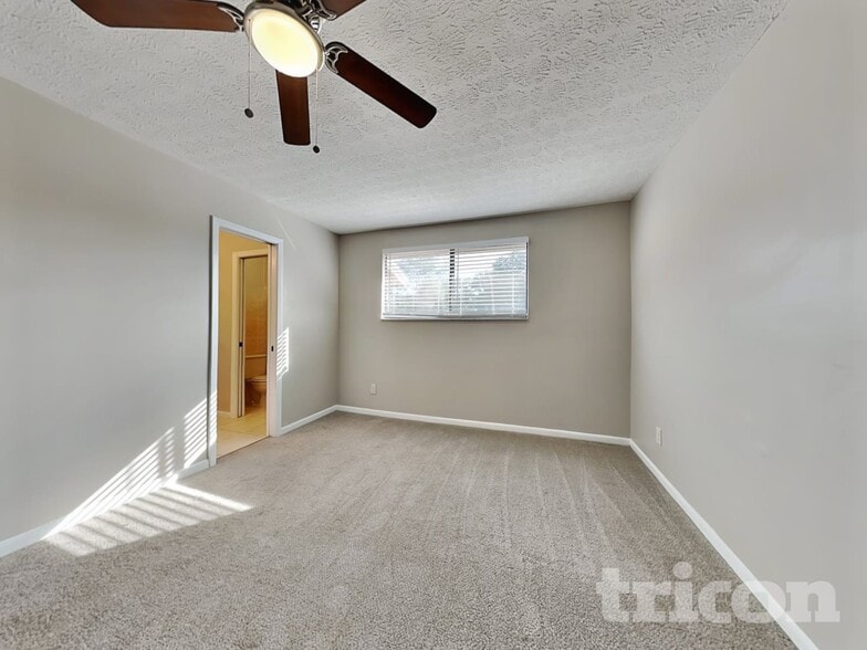 Building Photo - 1422 Mistyglen Ln