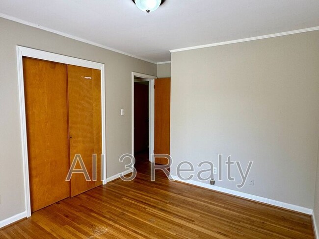 Building Photo - 3253 Windwood Dr
