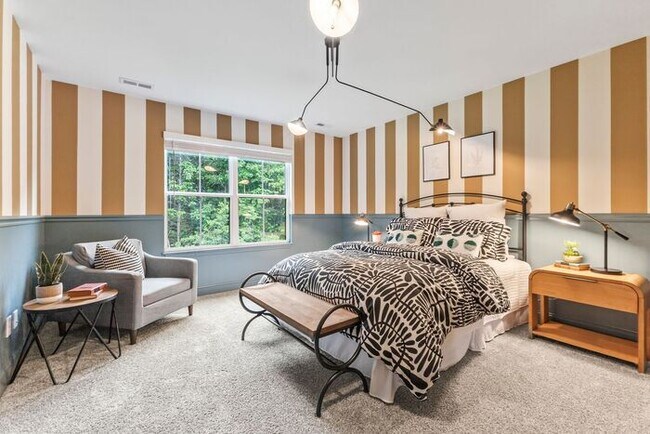 Building Photo - ONE-MONTH FREE RENT Move-Incentitive!!! 3b...