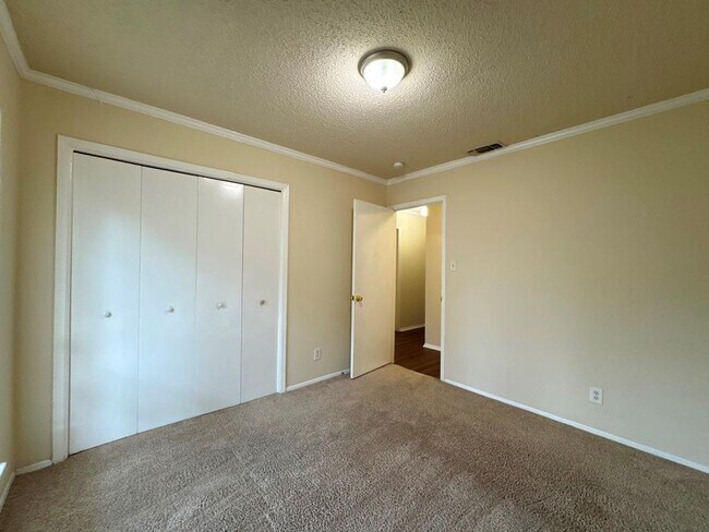 Building Photo - 5905 Burrough Dr
