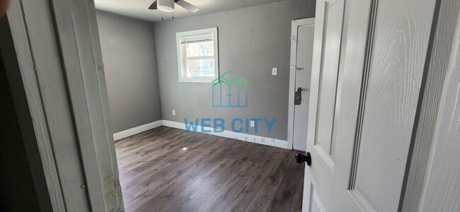 Building Photo - 15369 Flud Rd