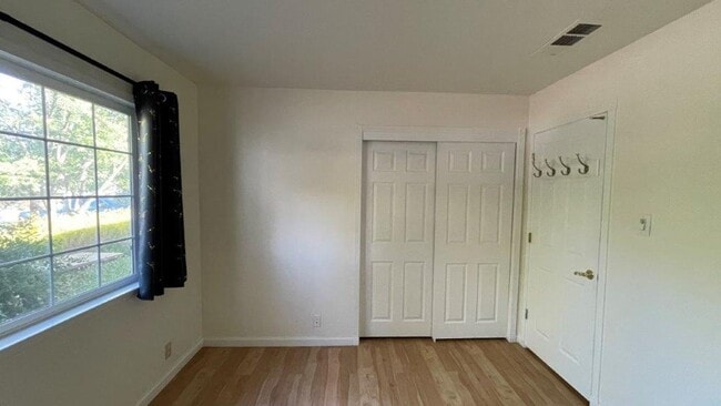 Building Photo - Concord Beautiful 4 bedroom 2 bathroom home in nice neighborhood with large yard!