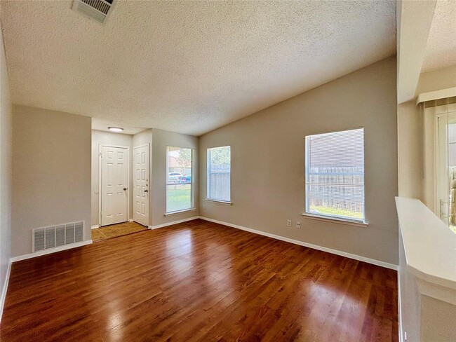 Building Photo - 12211 Dundee Dr