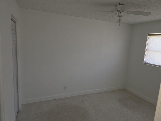 Building Photo - 1871 Palm Acres Dr