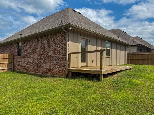 Building Photo - 3 Bedroom 2 Bath Newly Construction in Whi...