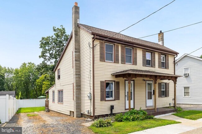 Building Photo - 114 E Millbrooke Ave